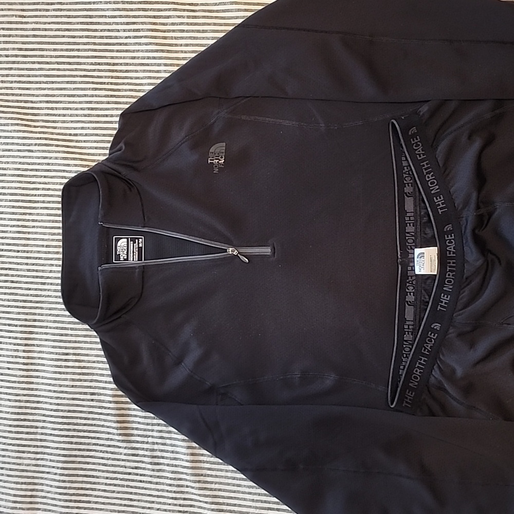 The North Face Men's Baselayer Top and Bottom - Size Medium